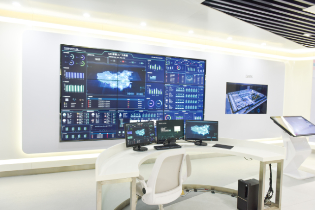 加快“产业智能化”