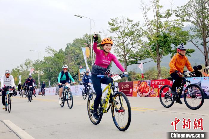 千人竞速冠豸山 环山赛道展风采