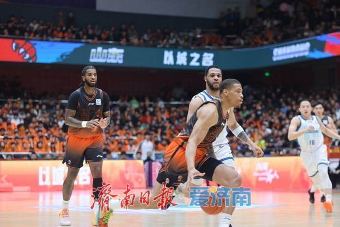 山东高速男篮力克青岛终结三连胜 积分榜反超升