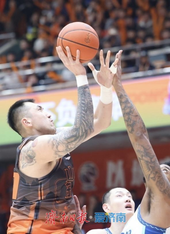 山东高速男篮力克青岛终结三连胜 积分榜反超升