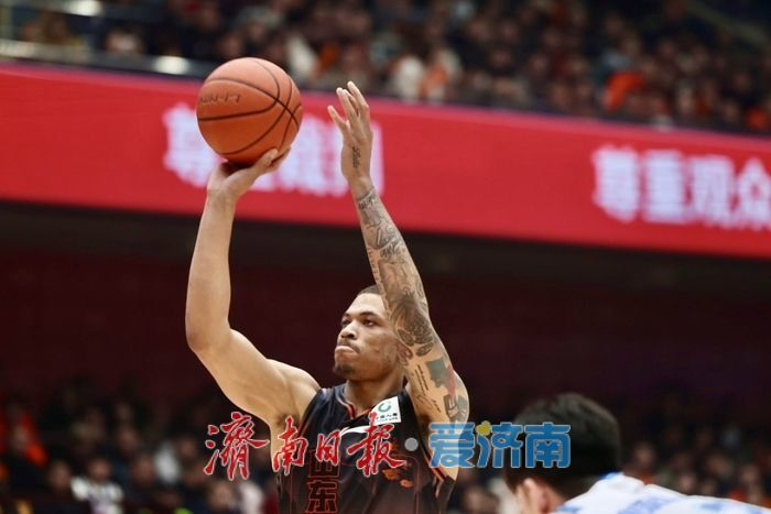 山东高速男篮力克青岛终结三连胜 积分榜反超升