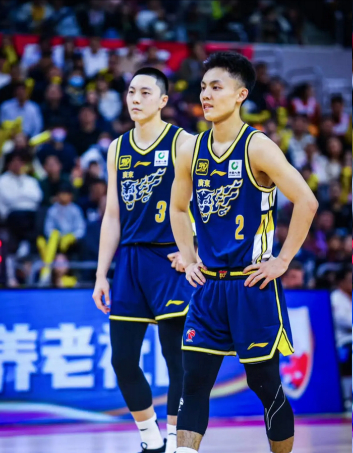 广东双枪低迷难掩胜局 战术调整引热议