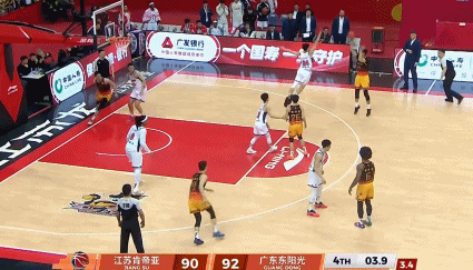 广东男篮客场挑战上海遭遇两连败 崔永熙复出首