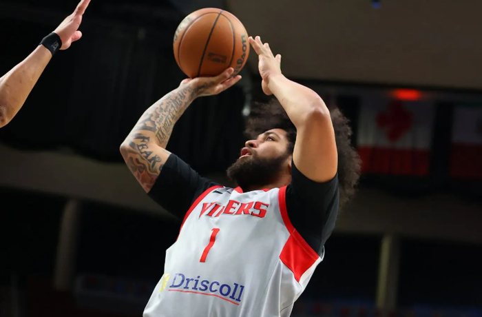 火箭二队重用表现低迷戴申-尼克斯引争议