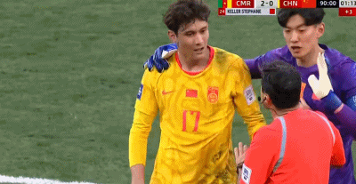 拜合拉木拼抢引发红牌风暴，身体素质获媒体盛