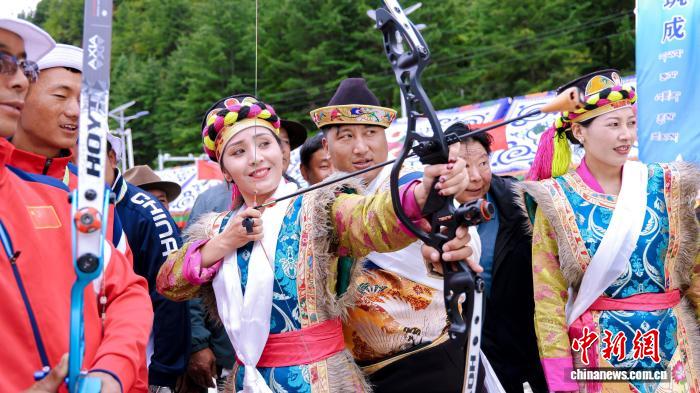 西藏亚东县传统射箭赛事绽放民族团结之花