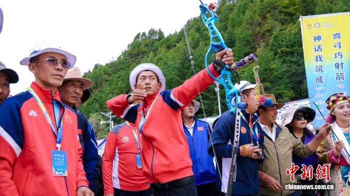西藏亚东县传统射箭赛事绽放民族团结之花