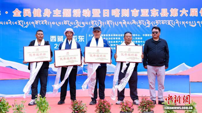 西藏亚东县传统射箭赛事绽放民族团结之花