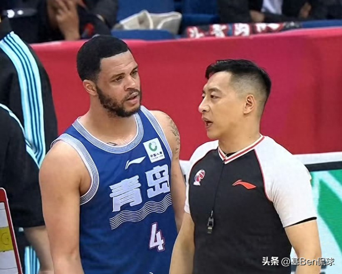 青岛男篮末节崩盘引争议 王奕博失误成输球关键